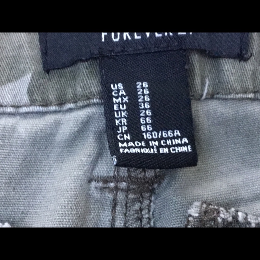 Forever 21 Women’s Distressed Camo skinny pants - Picture 7 of 8